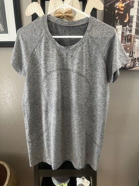 Lululemon Women's Gray Heather Short-Sleeve T-Shirt Los Angles Sweat Life
